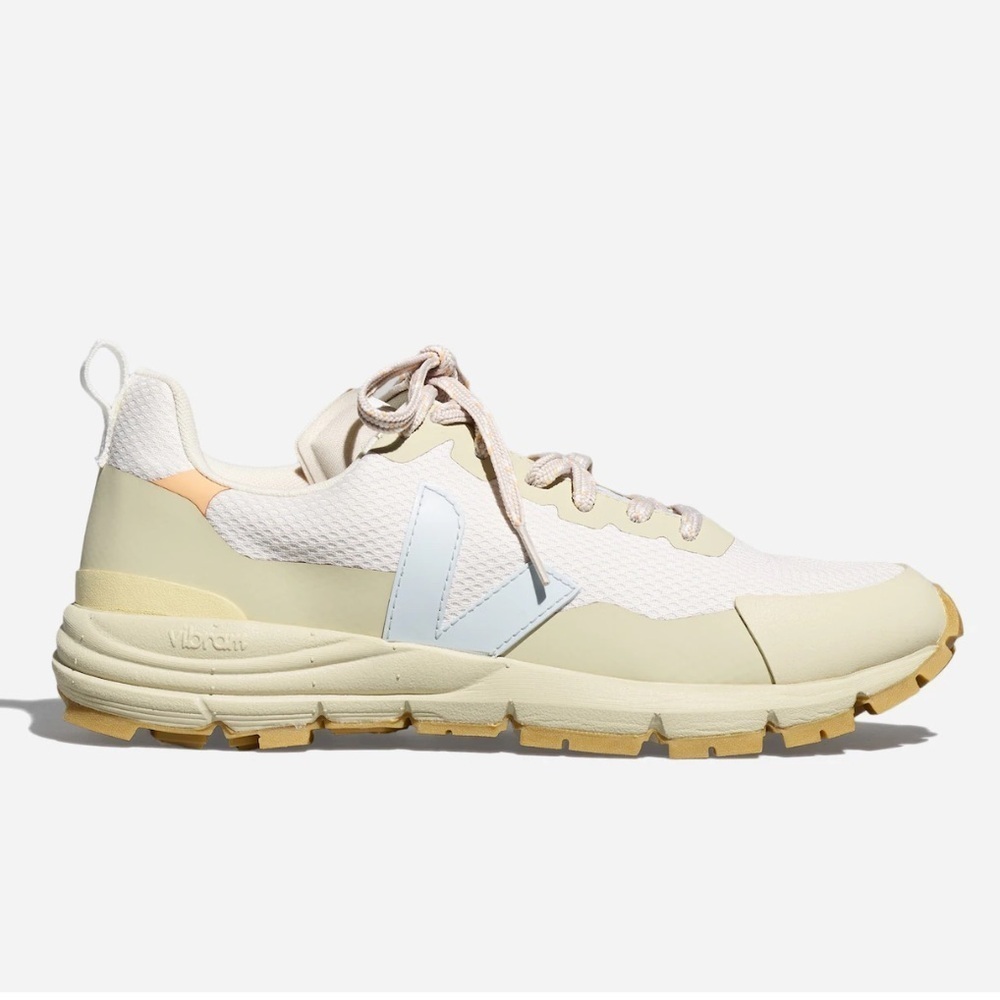 NWOT Veja Dekkan Sneaker Size 10 Women’s